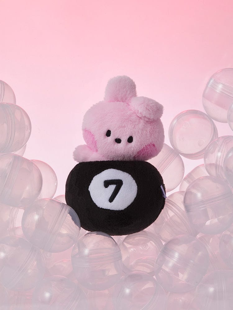 BT21 COOKY minini PLUSH LUCKY GATCHA : peluche COOKY sur fond rose, décorée avec bulles, style gatcha.