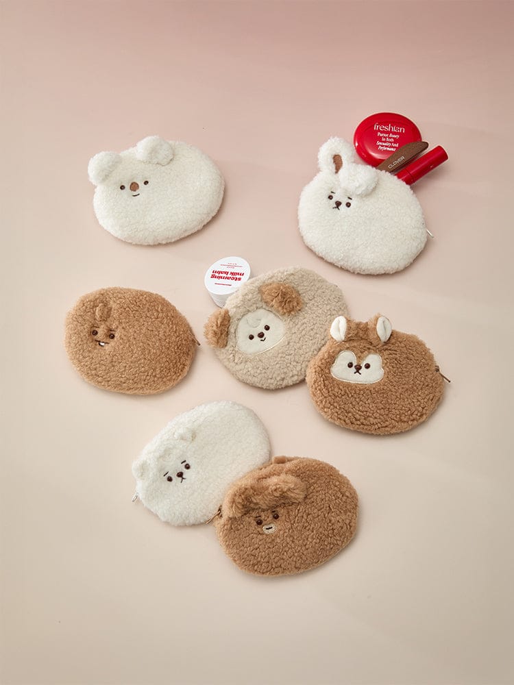BT21 FLAT POUCH MADE BY RJ : pochette plate officielle LINE FRIENDS, RJ l’alpaga, présentée avec autres pochettes en peluche