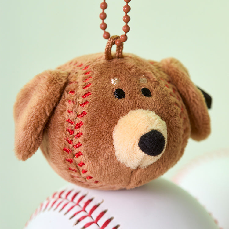 BT21  Jo Gu-man Woody Baseball Baseball Doll Keychain, peluche style joueur de baseball avec porte-clés sur fond clair