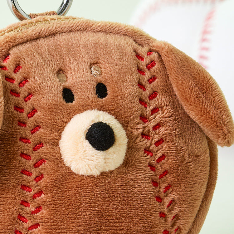 BT21  Joguman Woody Baseball Mini Pouch, marque BT21, petit sac en peluche base-ball marron, gros plan couture rouge