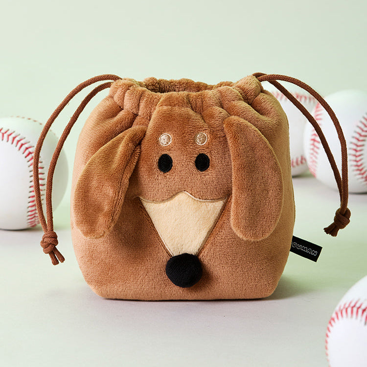 BT21  Joguman Woody Baseball String Pouch : pochette à cordon style ballon, design Woody, marque BT21, sur fond sportif.