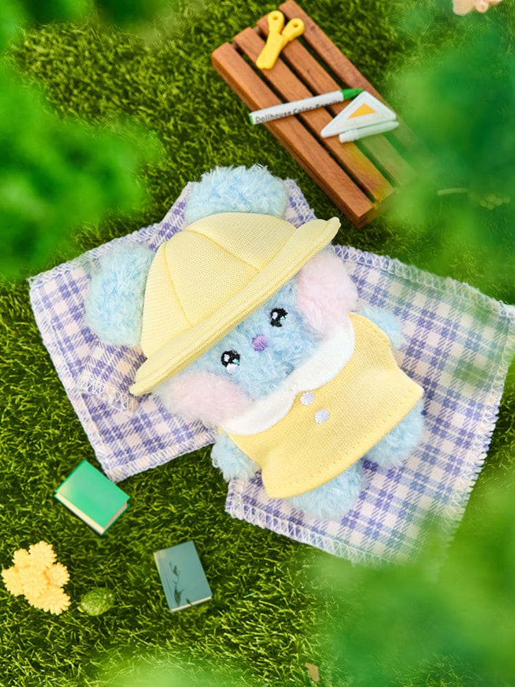 BT21 KOYA mini minini PLUSH PICNIC MATE, peluche KOYA sur tapis vert, pique-nique miniature aux accessoires colorés