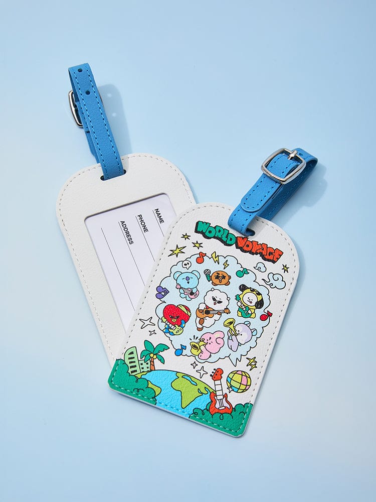 BT21 LUGGAGE TAG WORLD VOYAGE : étiquette de valise officielle LINE FRIENDS, personnages BT21, sur fond bleu clair.