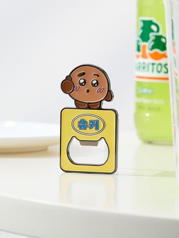 BT21 MAGNET OPENER SOUVENIR LINE FRIENDS : ouvre-bouteille aimanté Koya en visuel kawaii, intérieur blanc lumineux.
