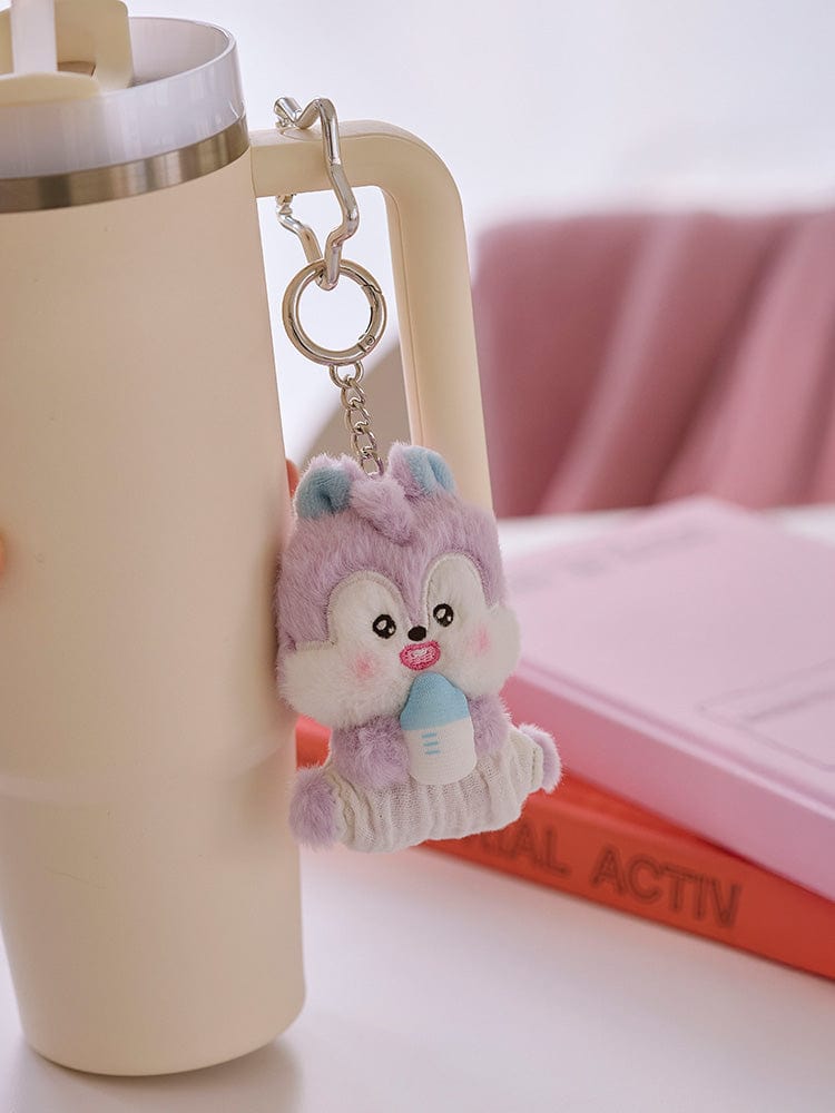 BT21 MANG BABY PLUSH KEYRING NEWBORN SEASON 2 LINE FRIENDS : porte-clés peluche bébé MANG sur un sac, décor rose