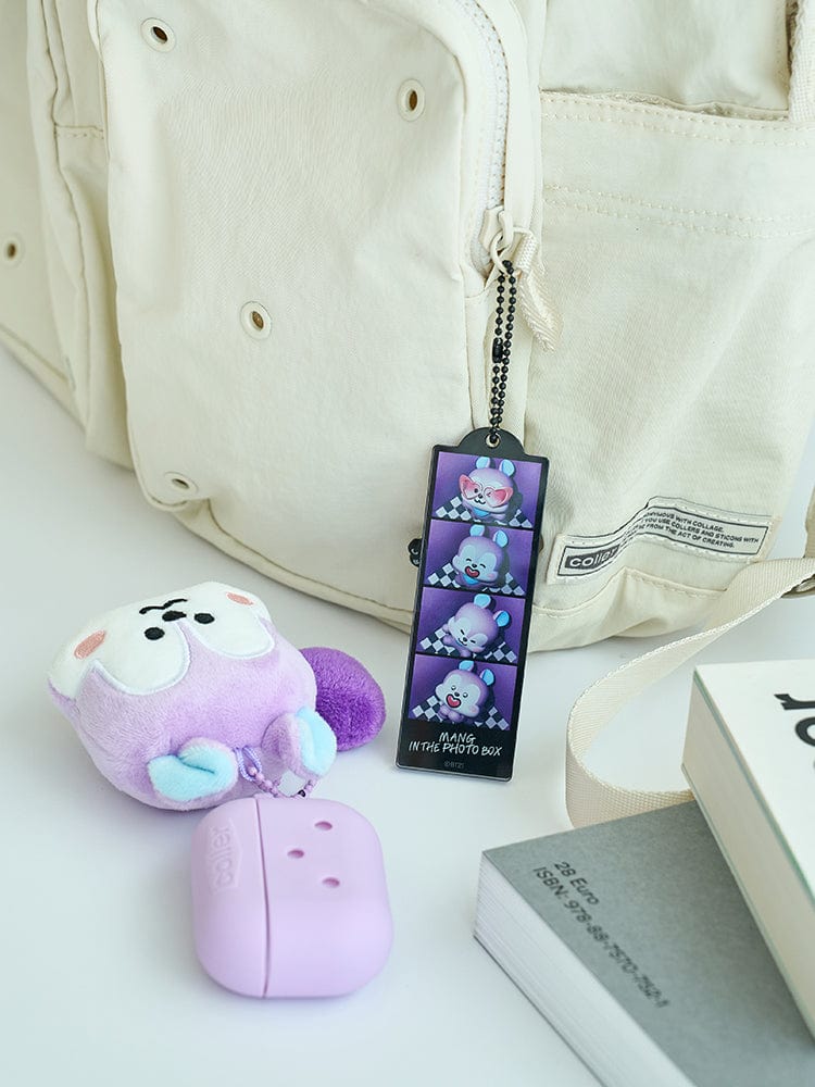 BT21 MANG BASIC 4-CUT KEYRING LINE FRIENDS sur sac blanc, avec figurine et porte-clés violet, style K-pop en boutique