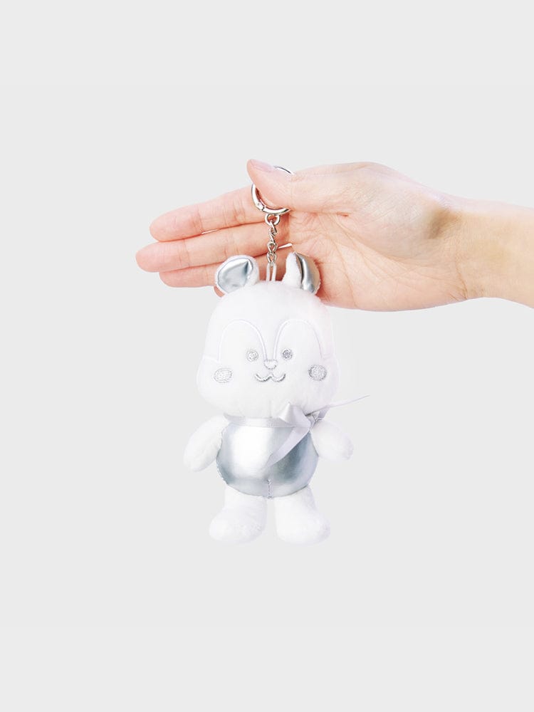 BT21 MANG DOLL KEYRING SILVER EDITION LINE FRIENDS porte-clés MANG argent, en main sur fond clair