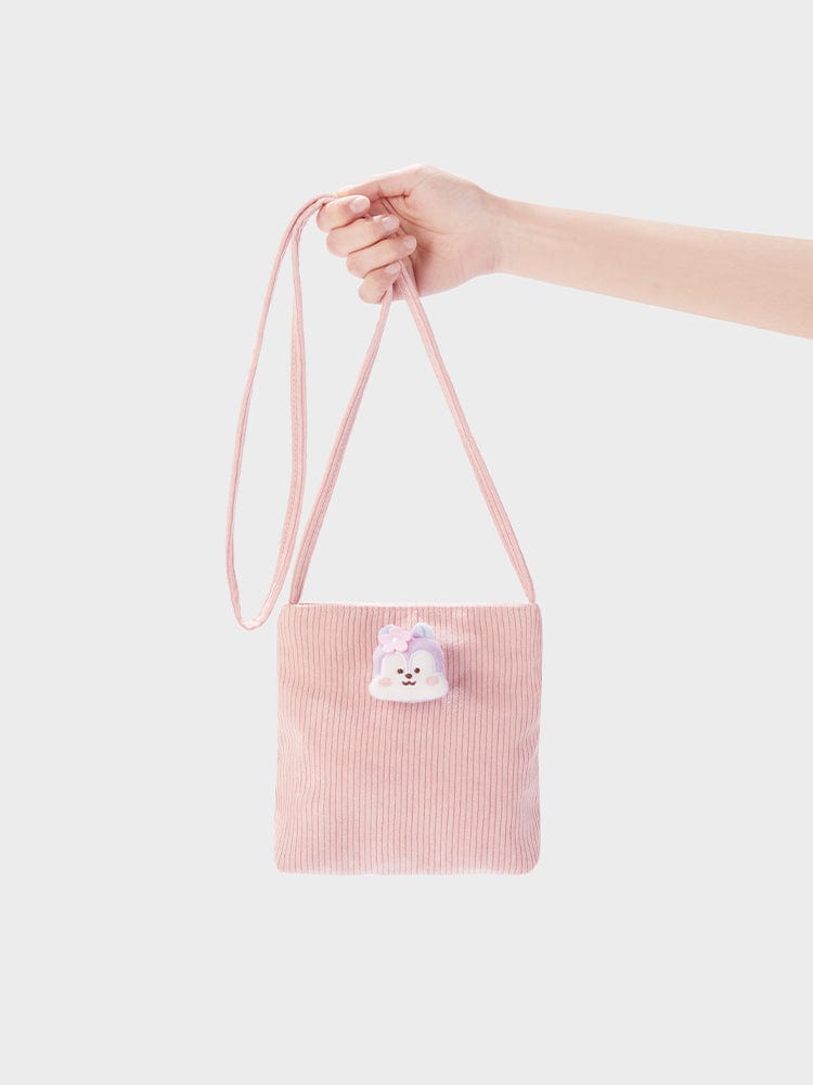 BT21 MANG MINI CORDUROY CROSSBODY BAG SPRING DAYS, mini sac bandoulière en velours côtelé rose LINE FRIENDS sur fond clair