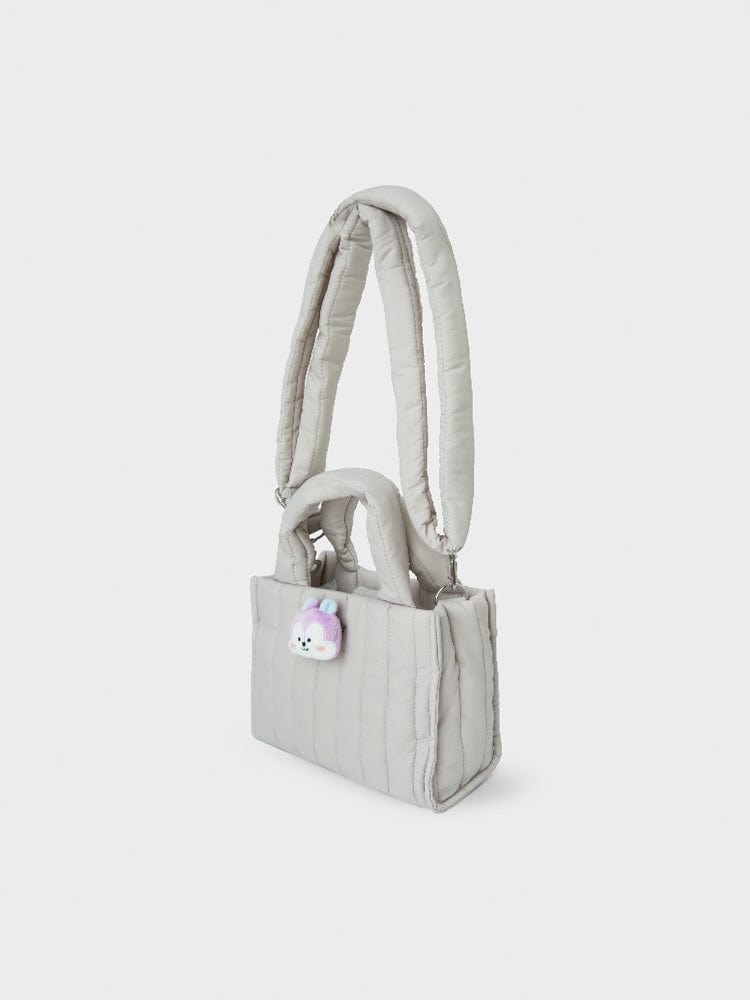 BT21 MANG QUILTED BAG WITH FACE PLUSH BADGE WINTER EDITION, sac matelassé LINE FRIENDS avec badge peluche MANG, style hiver.