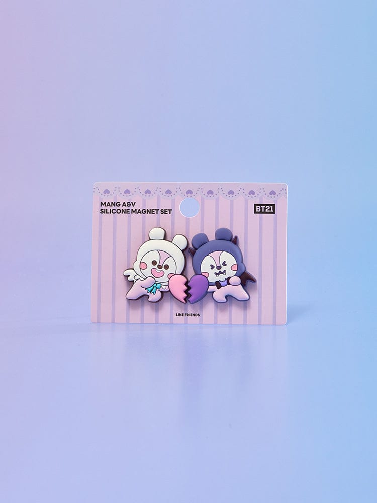 BT21 MANG SILICONE MAGNET SET (2PCS) ANGEL & VILLAIN, magnets MANG av & mang, packaging LINE FRIENDS sur fond bleu.