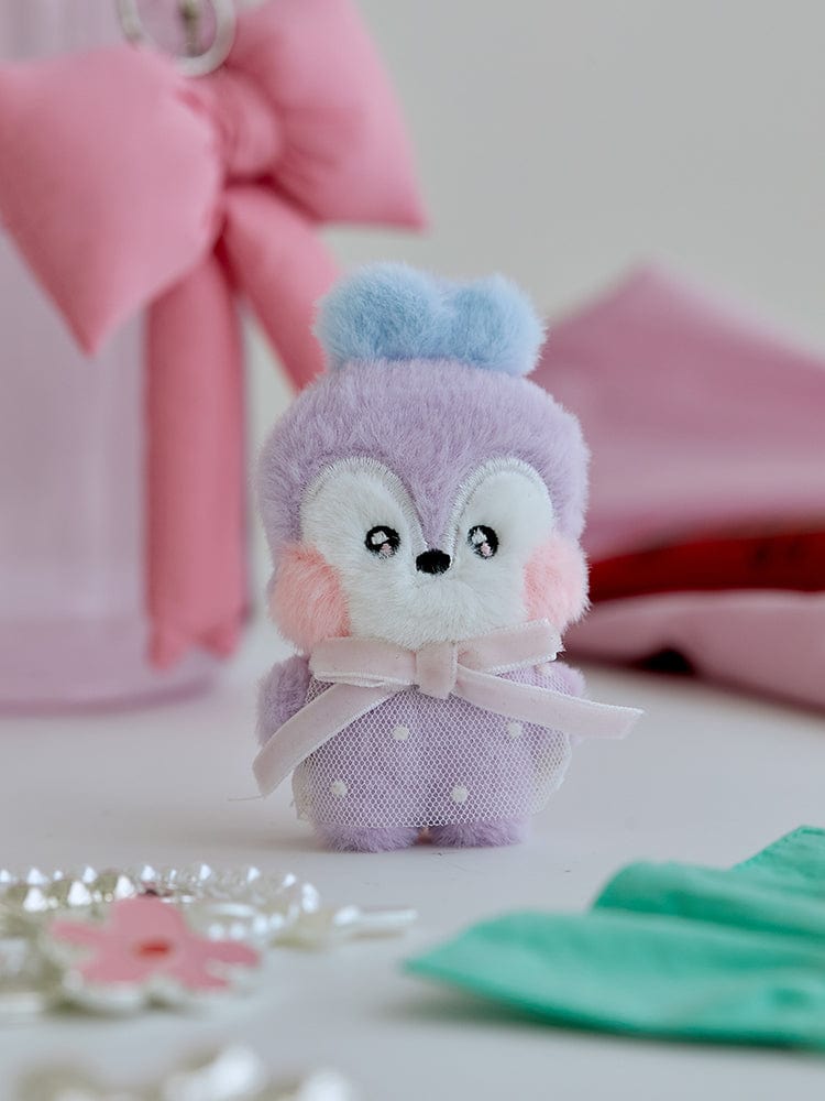 BT21 MANG mini minini DOLL RIBBON EDITION, peluche poney danseur masqué j-hope BTS, sur fond rose décor chambre