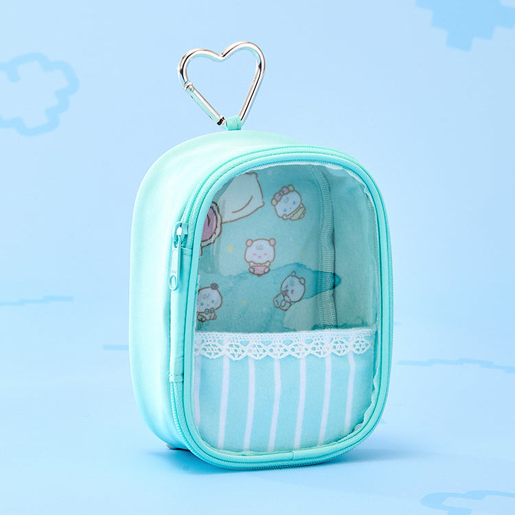 BT21  MMMM BABY PVC Transparent White Pouch, poche transparente blanche avec motif, marque BT21, fond bleu ciel.