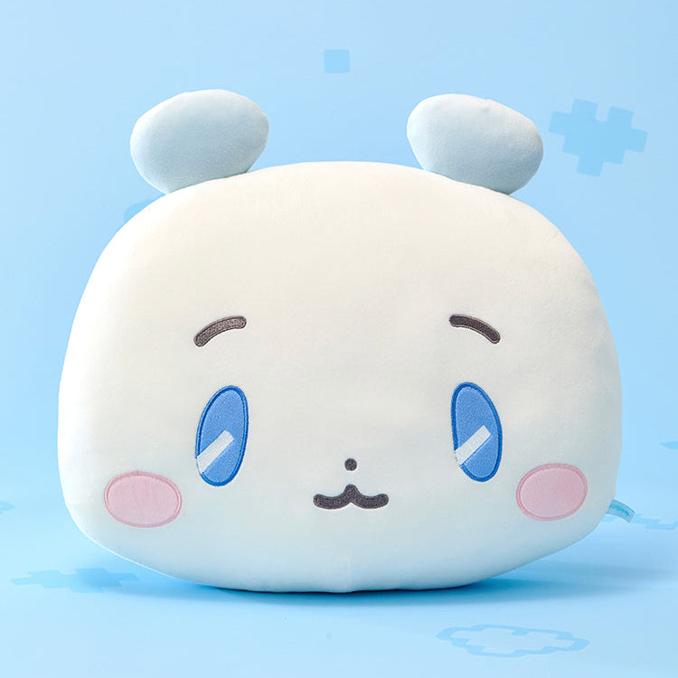 BT21  MMMM Large Mochi Face Cushion : coussin visage mochi blanc, personnage rond, décor bleu pastel.