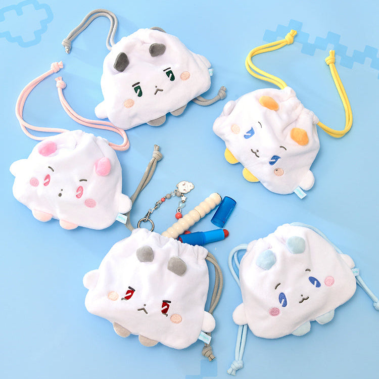 BT21  MMMM String Pouch : pochettes nuage de la marque BT21, sur fond bleu avec cordons et décor visuel.