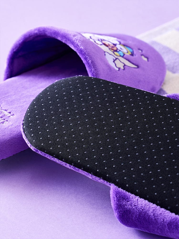 BT21 NEW BASIC SWEET DREAMS HOME SLIPPER LINE FRIENDS : chausson violet près, motif personnage, intérieur kawaii.