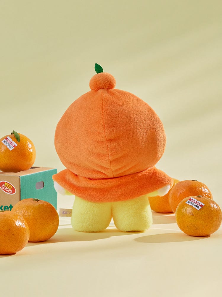 BT21 ORANGE PARTY COSTUME CLOSET - HOODIE CAPE, peluche orange sur fond clair, personnage Kawaii BT21 décor chambre