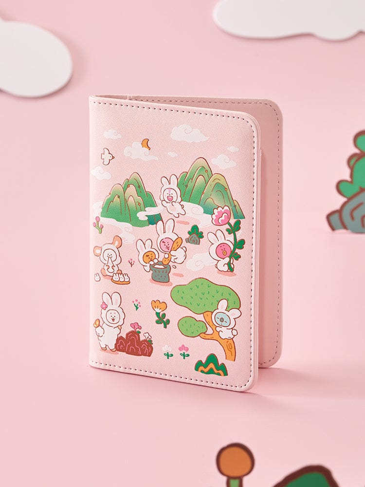 BT21 PASSPORT COVER K-TOKKI, couverture passeport officielle LINE FRIENDS, décor mignon sur fond rose, accessoires de voyage