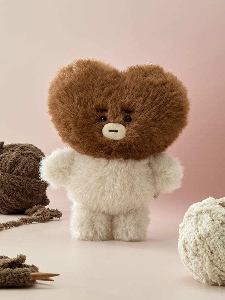 BT21 PLUSH MADE BY RJ : peluche alpaga RJ officiel LINE FRIENDS, douce et fidèle, sur fond beige, décor chambre