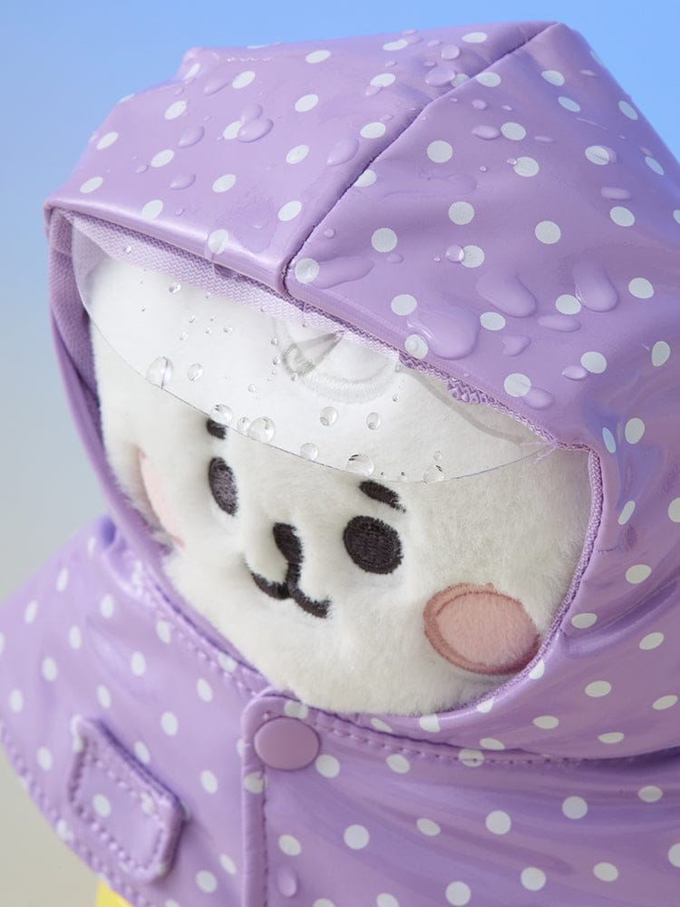BT21 RAINY DAY CLOSET - RAINCOAT AND RAIN BOOTS : peluche BT21 avec capuche violette sous la pluie, LINE FRIENDS