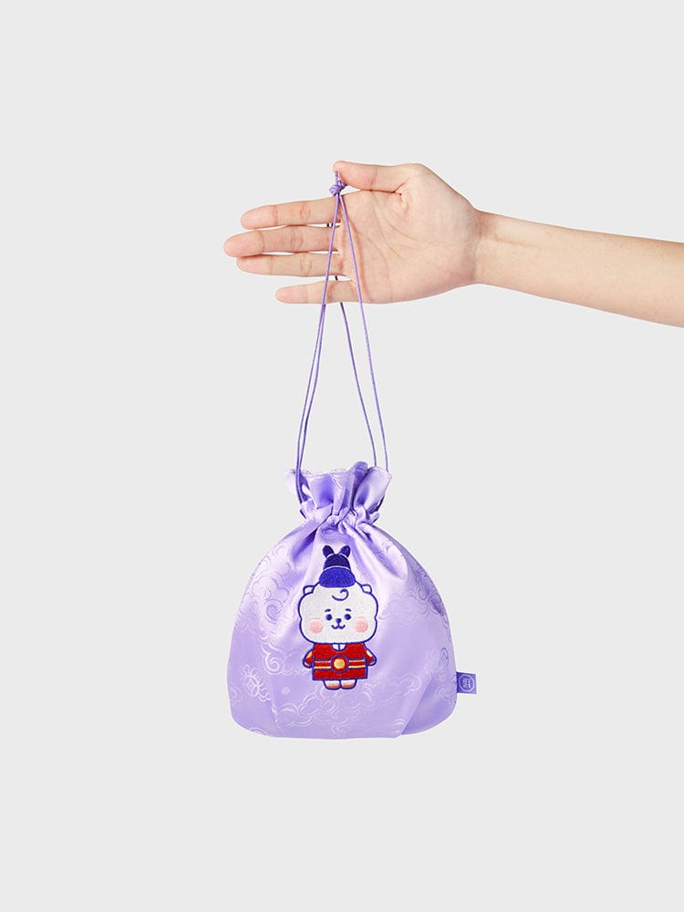 BT21 RJ BABY GOOD LUCK POUCH K-EDITION ver.2 LINE FRIENDS : pochette violette avec RJ sur fond clair, tenue à la main.