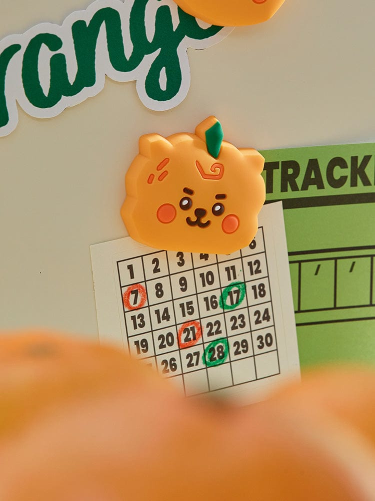 BT21 RJ BABY SILICONE MAGNET ORANGE PARTY : magnet orange RJ avec calendrier, bureau/école, visuel LINE FRIENDS.