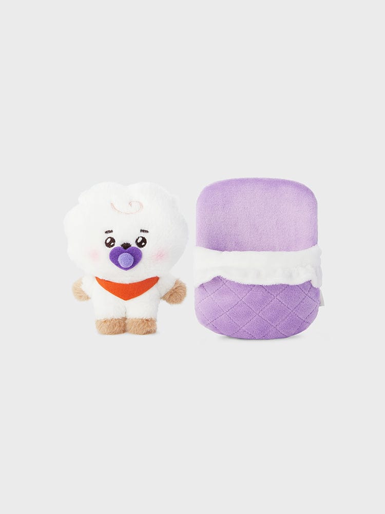 BT21 RJ NEWBORN BABY PLUSH LINE FRIENDS, peluche alpaga RJ tout doux, décor chambre, fond clair, vue produit