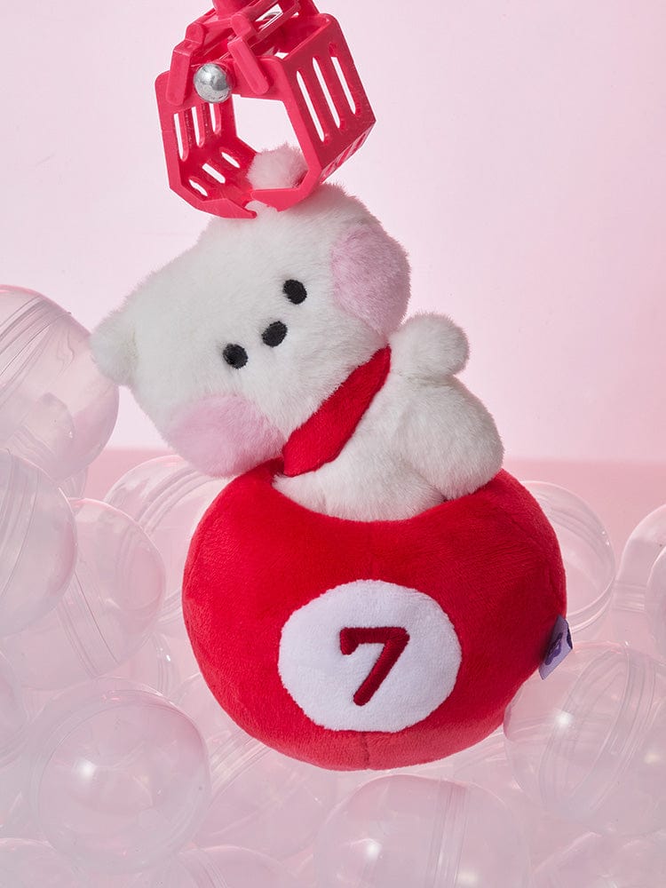 BT21 RJ minini PLUSH LUCKY GATCHA : peluche officielle alpaga RJ en rouge sur fond rose, figurine miniature gatcha.