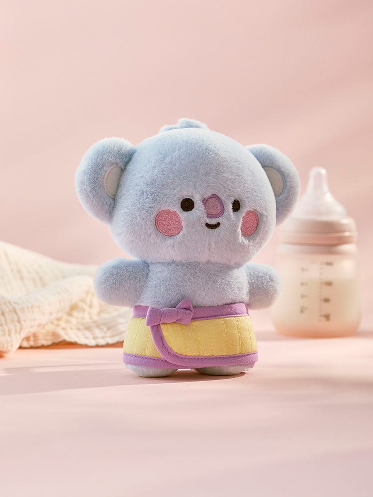 BT21 SHOOKY BABY PLUSH CLOSET - BABY SLING NEWBORN SEASON 2 : peluche SHOOKY sur plaid, ambiance chambre bébé