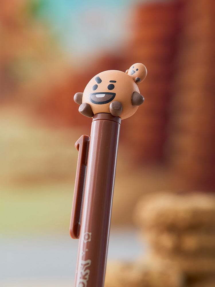 BT21 SHOOKY THE KING & BAKY FIGURE PEN, figurine stylo Suga BTS LINE FRIENDS, sur fond extérieur flou