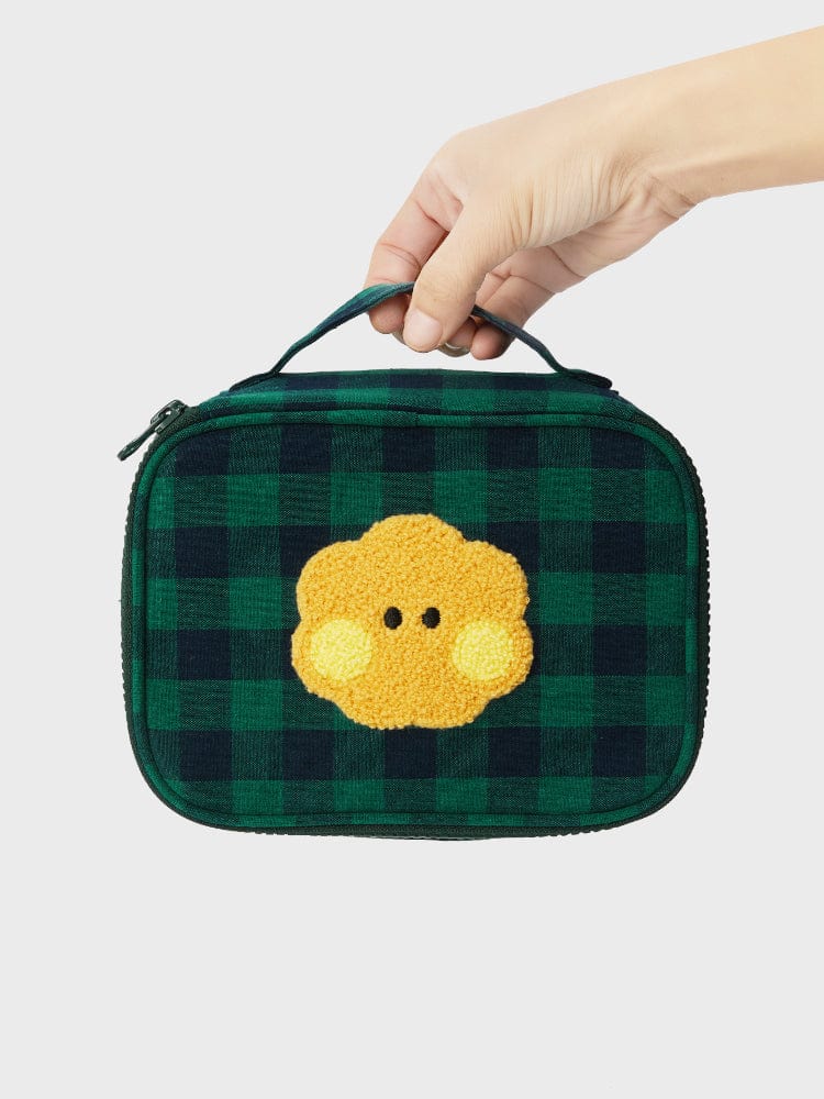 BT21 SHOOKY minini CHECKERED POUCH BASIC, pochette à carreaux vert, dessin SHOOKY, main tenant, design LINE FRIENDS