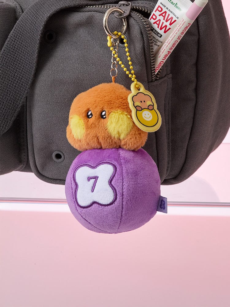 BT21 SHOOKY minini PLUSH KEYRING LUCKY GATCHA : porte-clés en peluche SHOOKY sur sac gris, style K-pop BT21 officiel.