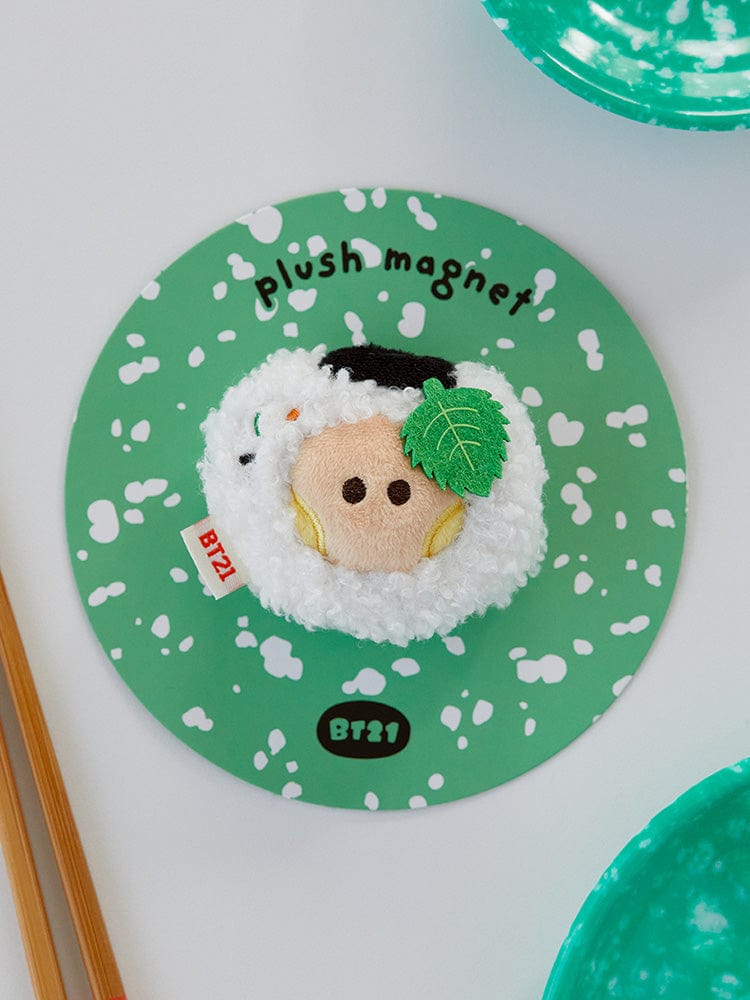 BT21 SHOOKY minini PLUSH MAGNET BUNSIK : peluche aimantée SHOOKY sur fond vert à pois, décor chambre