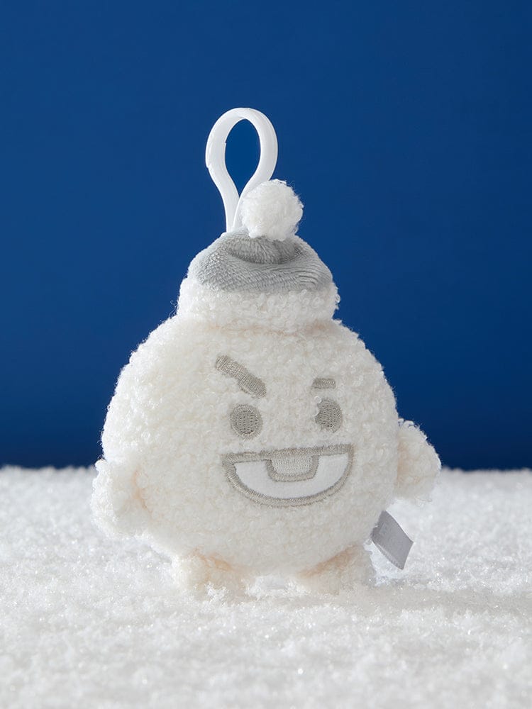 BT21 SNOWMAN PLUSH KEYRING LINE FRIENDS : porte-clés peluche Bonhomme de neige BT21 sur neige, fond bleu
