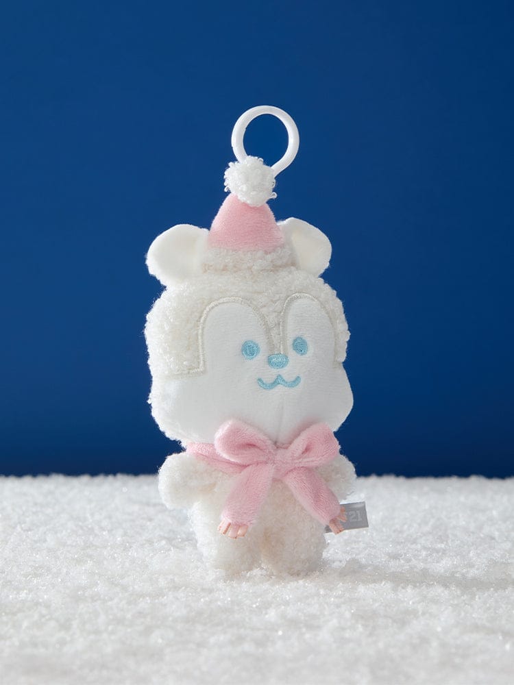 BT21 SNOWMAN PLUSH KEYRING LINE FRIENDS, porte-clés peluche bonhomme de neige BT21 sur fond bleu neigeux