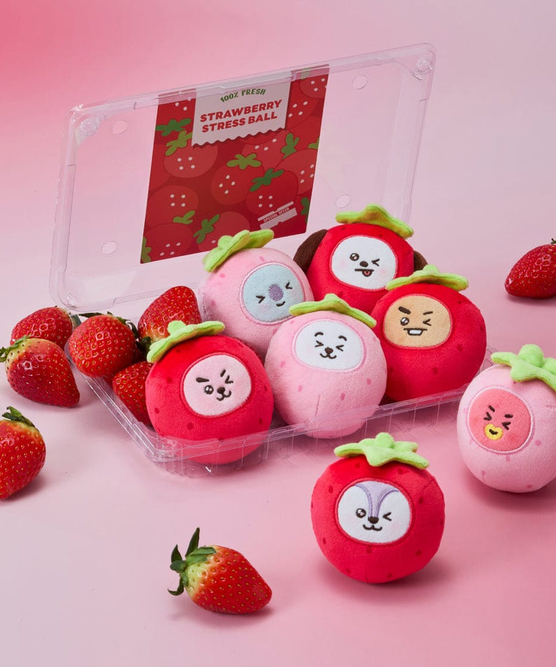 BT21  Strawberry Party Stress Ball Doll en fraises, marque BT21, déco rose en studio, balles anti-stress mignonnes.