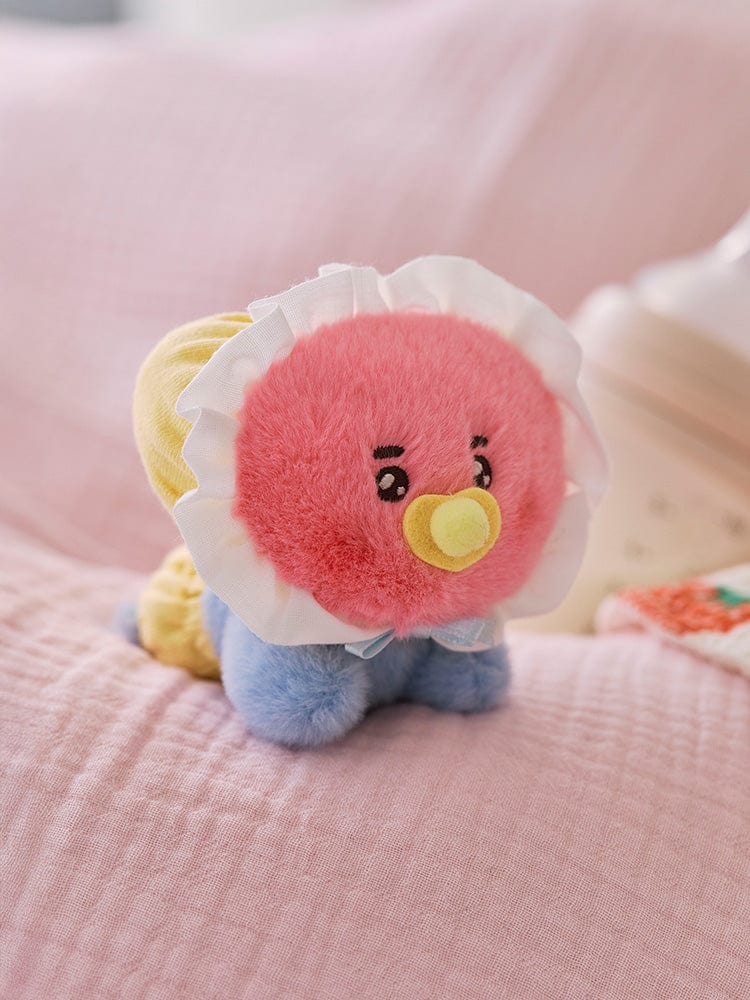 BT21 TATA BABY PLUSH NEWBORN SEASON 2, peluche officielle TATA V de BTS, sur lit rose, look bébé mignon