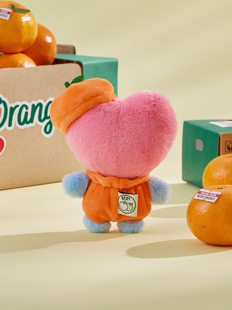 BT21 TATA BABY PLUSH ORANGE PARTY, peluche officielle TATA en forme de petit prince orange, décorée sur étagère.