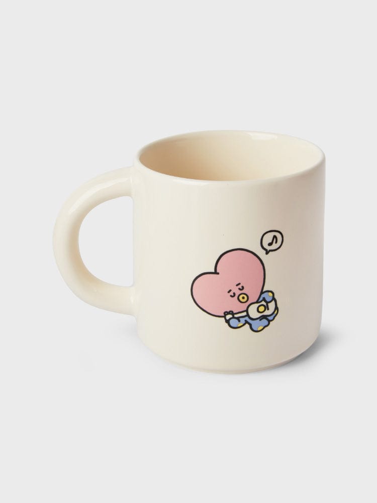 BT21 TATA MUG CUP (12 OZ) NEW BASIC EDITION : mug blanc officiel LINE FRIENDS avec TATA, ambiance kawaii en studio.
