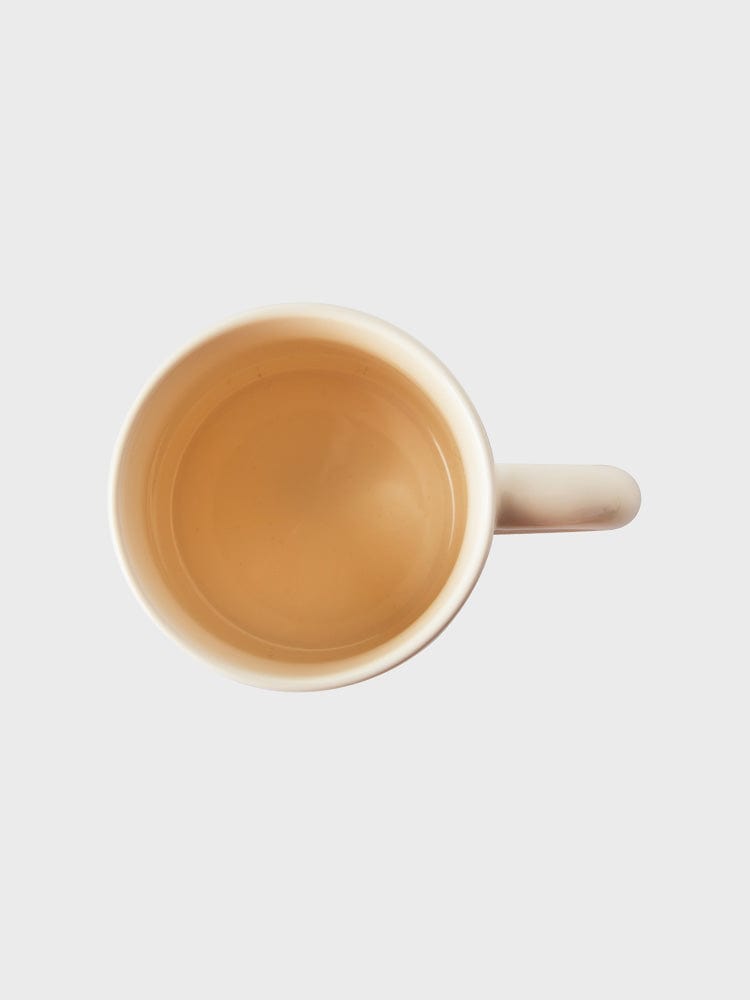 BT21 TATA MUG CUP (12 OZ) NEW BASIC EDITION, mug officiel LINE FRIENDS avec TATA, tasse kawaii pleine de café vue de dessus.