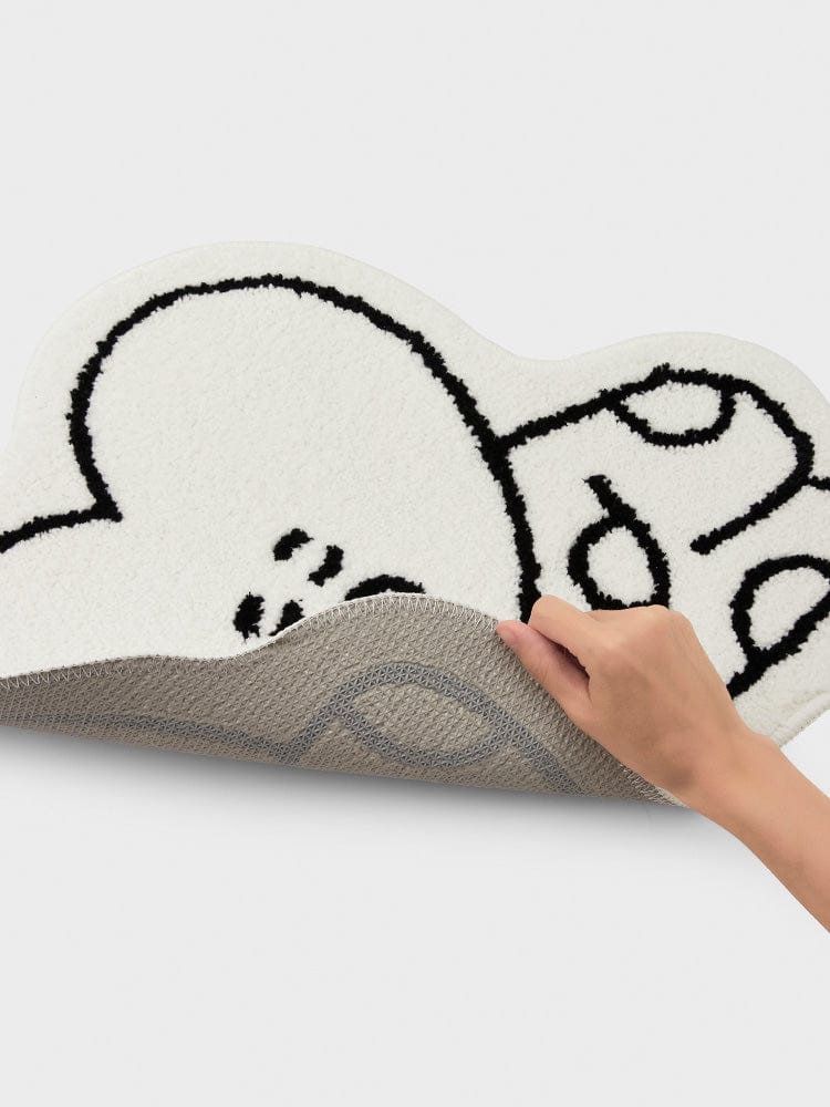 BT21 TATA NON-SLIP SMALL RUG COZY HOME : petit tapis non-slip LINE FRIENDS, motif TATA kawaii, posé en intérieur.