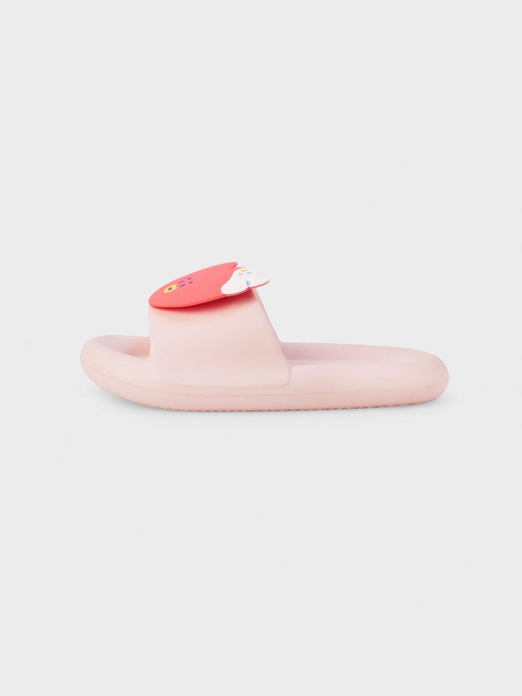 BT21 TATA SLIPPERS ON THE CLOUD EDITION : chaussons TATA V de BTS LINE FRIENDS, vue sur fond clair, ambiance kawaii.
