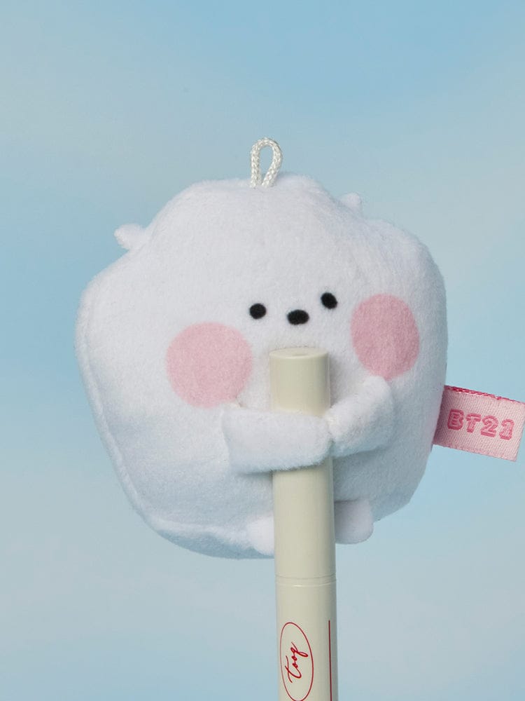 BT21 mini minini TINY POCKET PLUSH HUG ME, peluche ronde LINE FRIENDS avec décor chambre, fond bleu ciel