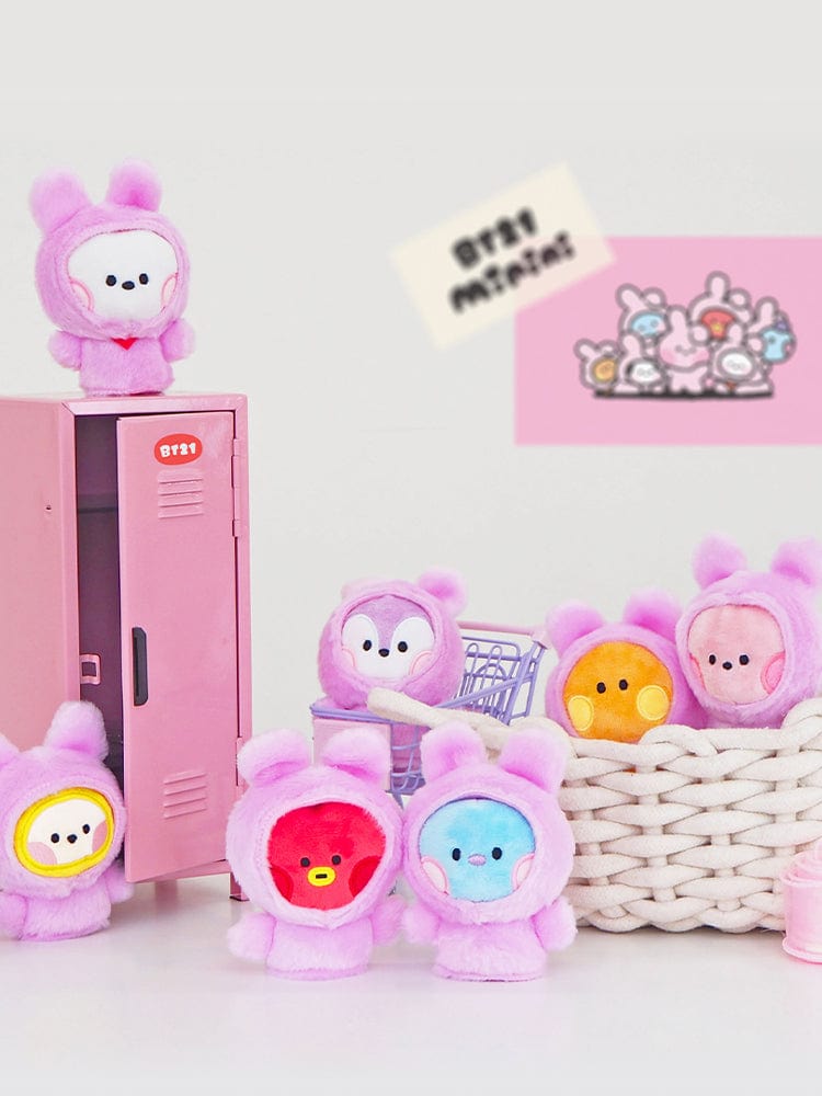 BT21 minini FINGER PUPPET & KEYRING de LINE FRIENDS et BTS, porte-clés et mini-poupées, décor rose sur étagère