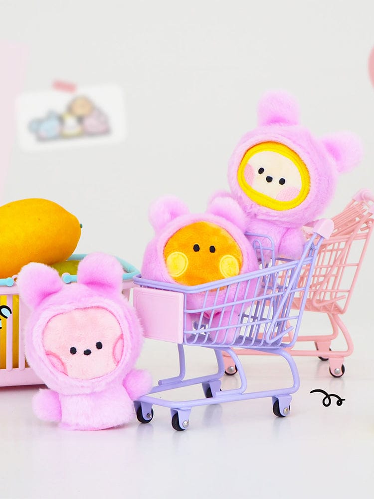 BT21 minini FINGER PUPPET & KEYRING de LINE FRIENDS : porte-clés peluches BT21 sur mini caddie bleu, style minimaliste.