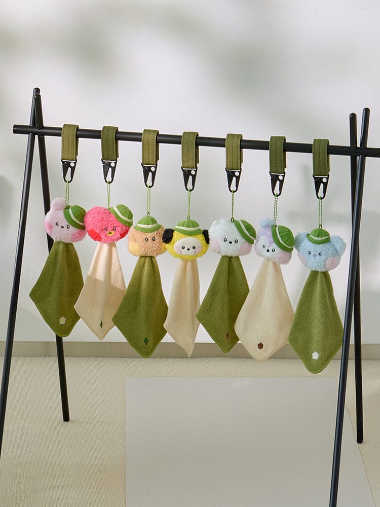 BT21 minini PLUSH HAND TOWEL EXPLORER : peluches-serviettes décoratives LINE FRIENDS, personnage mignon suspendu sur étendoir.