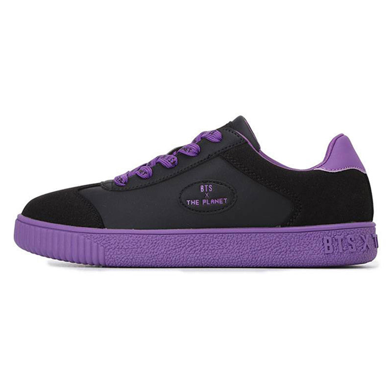 BTS x The Planet Oneil Shoes - Black (HSBTS013-199) : sneakers noires et violettes, sur fond blanc, logo BTS x The Planet.