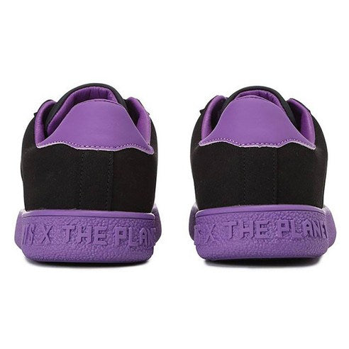 BTS x The Planet Oneil Shoes - Black (HSBTS013-199) : chaussures noires et violettes, vue arrière, style BTS.