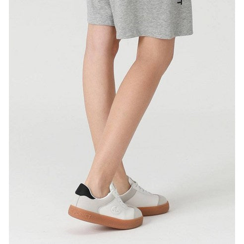 BTS x The Planet Shoes White/Grey/black (HSBTS013-100) sur fond clair, chaussures gris/noir/blanc, style casual.