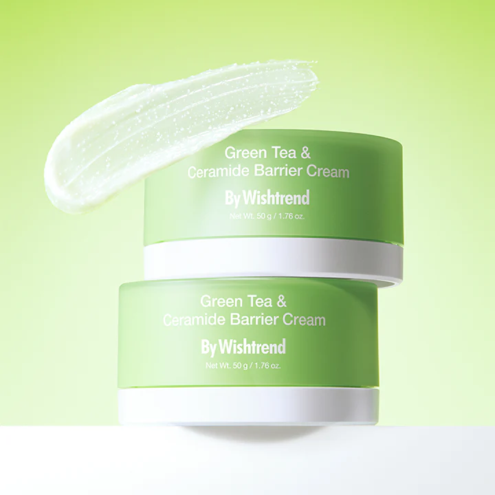 BY WISHTREND  Green Tea & Ceramide Barrier Cream 50g, pot crème sur fond vert, texture application en visuel produit