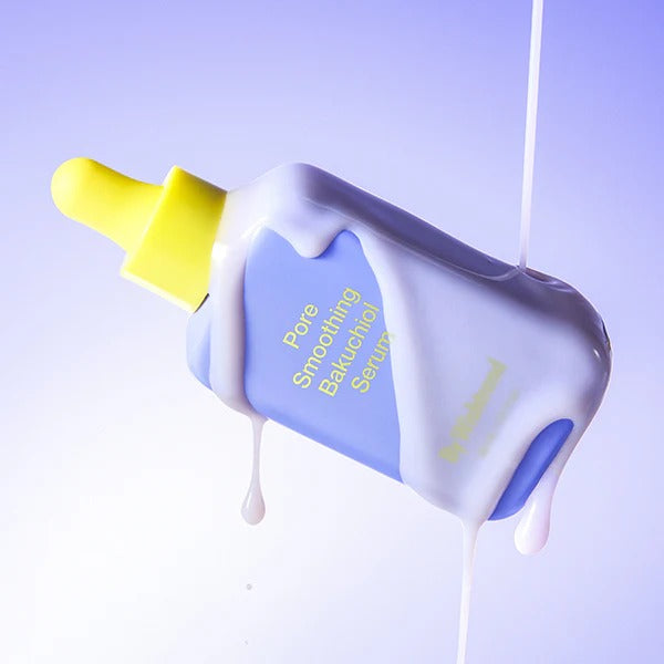 BY WISHTREND Pore Smoothing Bakuchoil Serum 30ml, sérum translucide sur fond clair, visuel goutte et étalement.